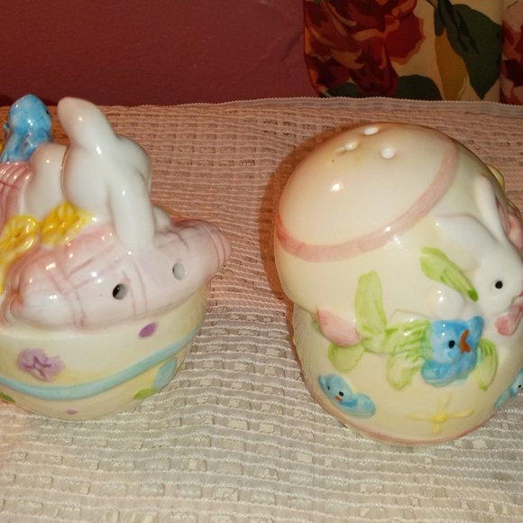 EASTER COLORFUL BUNNY EASTER EGG CERAMIC SALT AND PEPPER SHAKERS - Picture 5 of 6